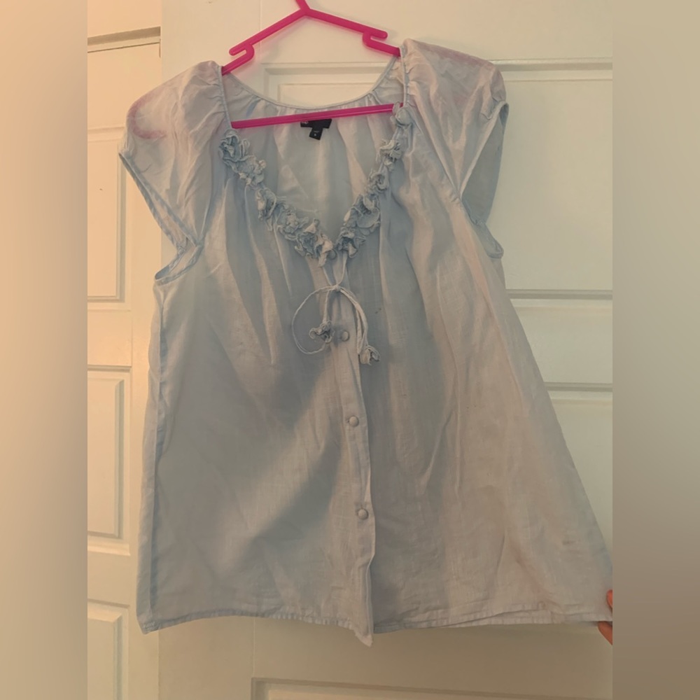 Gap Blouse. Very cute with a Front tie and Buttons.